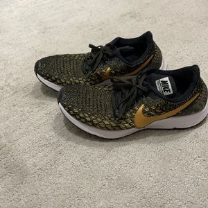 Nike Zoom Pegasus Tennis Shoes. Gold/Black. Size 8, used, but only worn indoors